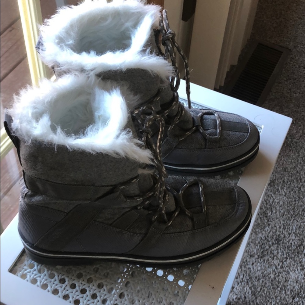 Grey Payless winter boots, 7.5 M